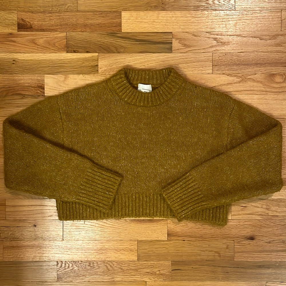 H&M XS cropped cozy sweater